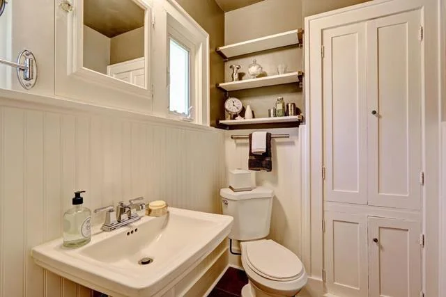 Using Shelves and Baskets to Organize your Bathroom Accessories Bathroom Shelves