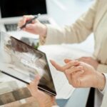 Step-by-step guide: How to attach wall decorations to mobile home