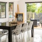 Step-by-step guide on how to make decorative cakes for beginners at home