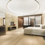 How to decorate for anniversary at home: romantic table setting with candles and flowers